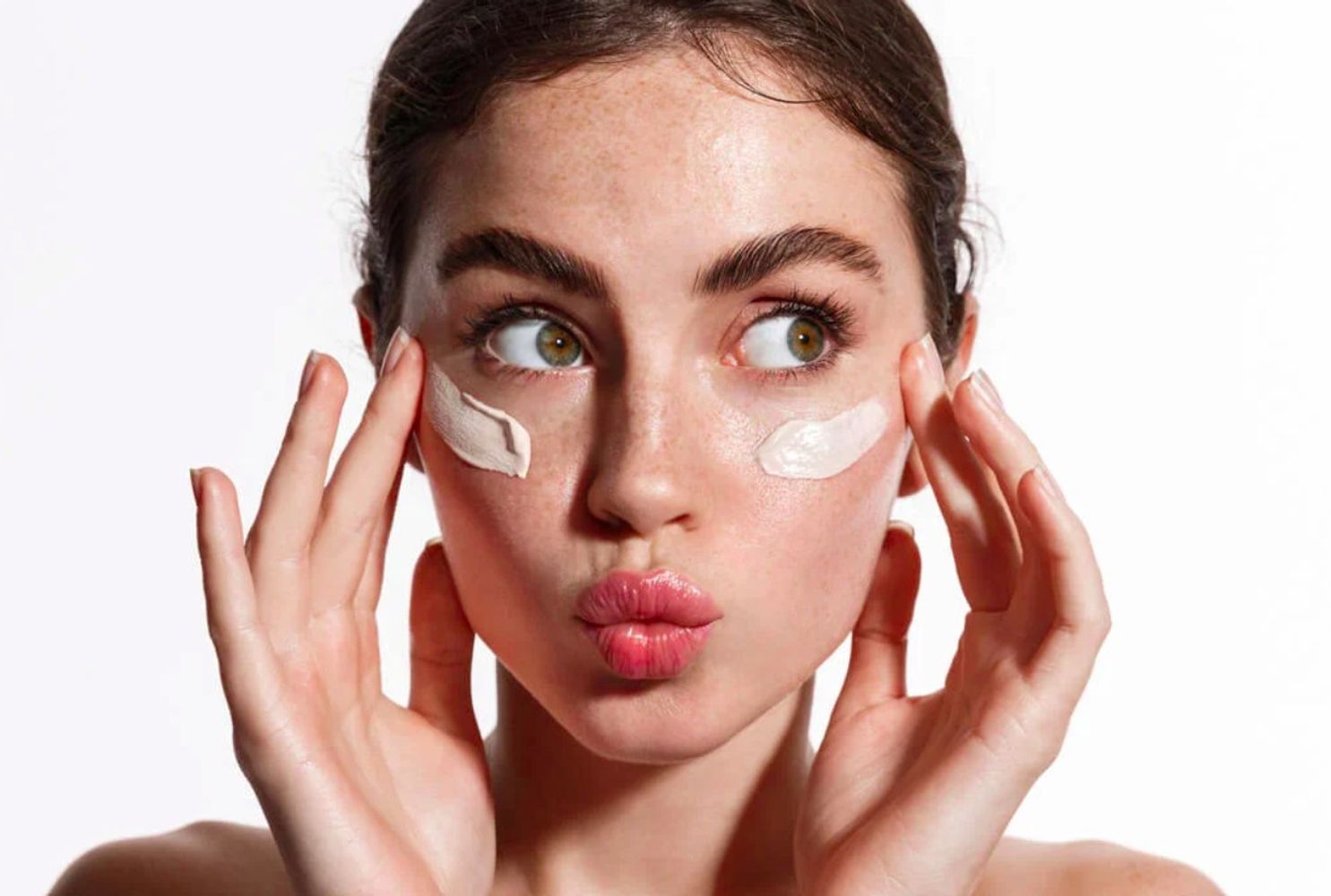Los expertos en belleza coinciden: "Así puedes aplicar la crema Nivea para rejuvenecer el rostro y eliminar manchas"