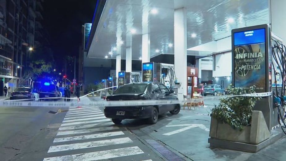 Se peleó con el playero que no le cargó gas a su auto, y apuñaló a dos personas.