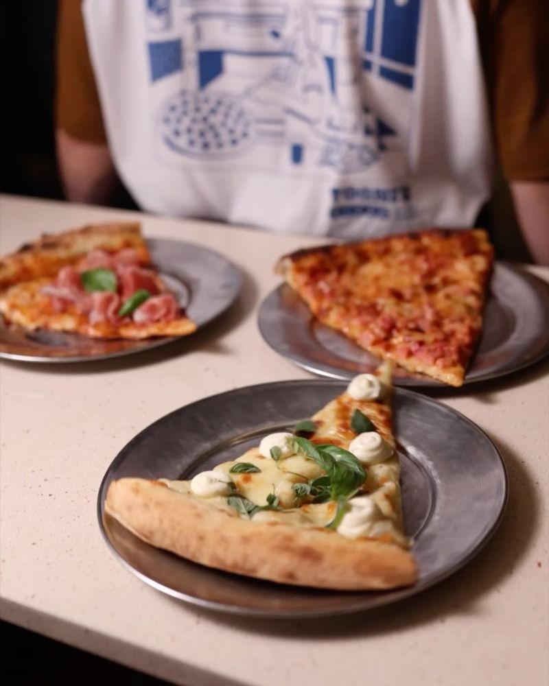 Cuánto cuesta comer en Togni's Pizza, la pizzería consagrada como "la mejor de Buenos Aires": los precios del menú