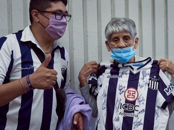 Murió Elvira Reyna, la histórica hincha de Talleres que alentó con su mochila de oxígeno