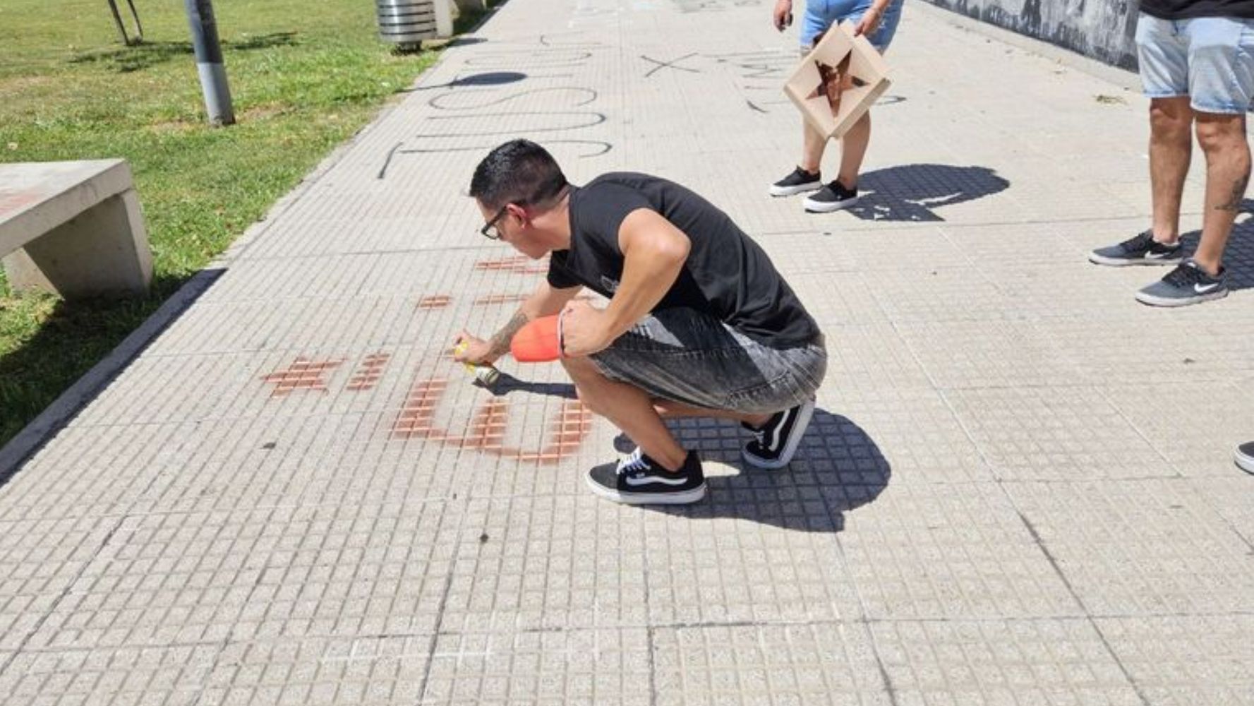 Intentó escapar, perdió el control y sufrió un golpe fatal.
