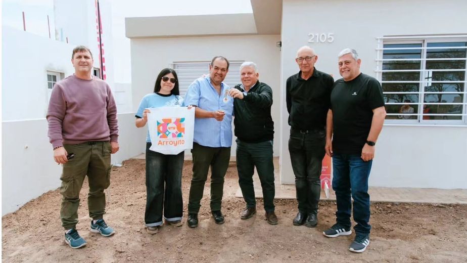 El Municipio de Arroyito entregó 2 nuevas viviendas del Plan Casa