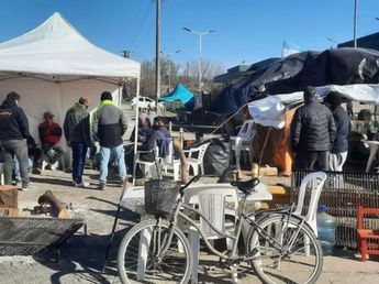 Una fábrica que sostiene a todo un pueblo quedó al borde del abismo: 700 despidos en Granja Tres Arroyos