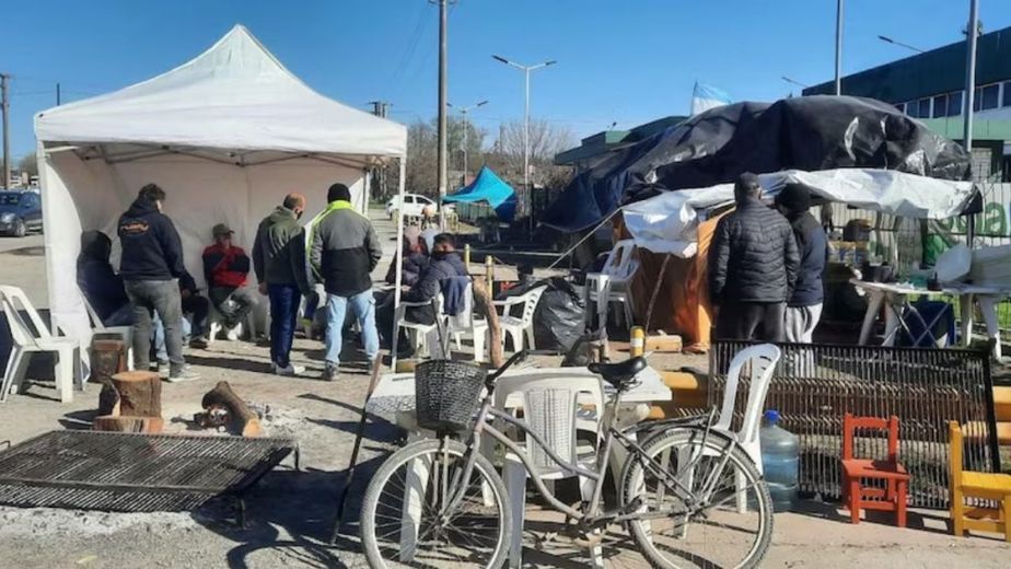 Una fábrica que sostiene a todo un pueblo quedó al borde del abismo: 700 despidos en Granja Tres Arroyos