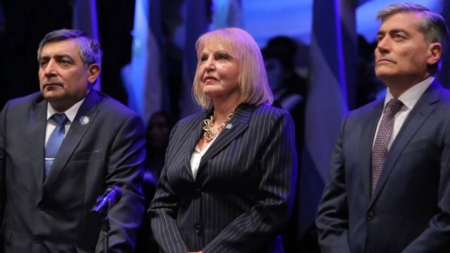 La vicerrectora subrogante encabezó el acto y distinguió a las autoridades salientes antes de tomar juramento a la nueva fórmula.