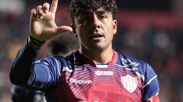 Muy efectivo, Cristian Tarragona convirtió ante Instituto. Pero al final lo expulsaron y no estará ante Talleres.