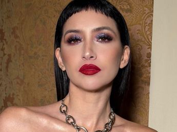Ecocuero texturizado y rojo furioso: Sofía Gala Castiglione marcó tendencia con un look estilo retro 