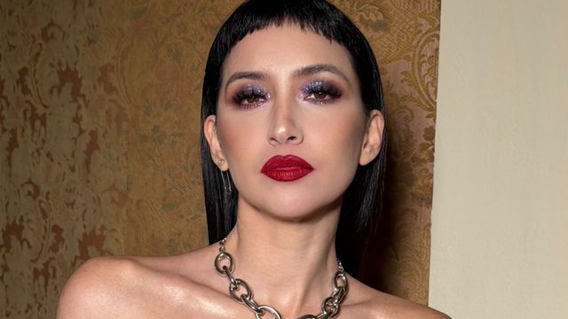 Ecocuero texturizado y rojo furioso: Sofía Gala Castiglione marcó tendencia con un look estilo retro