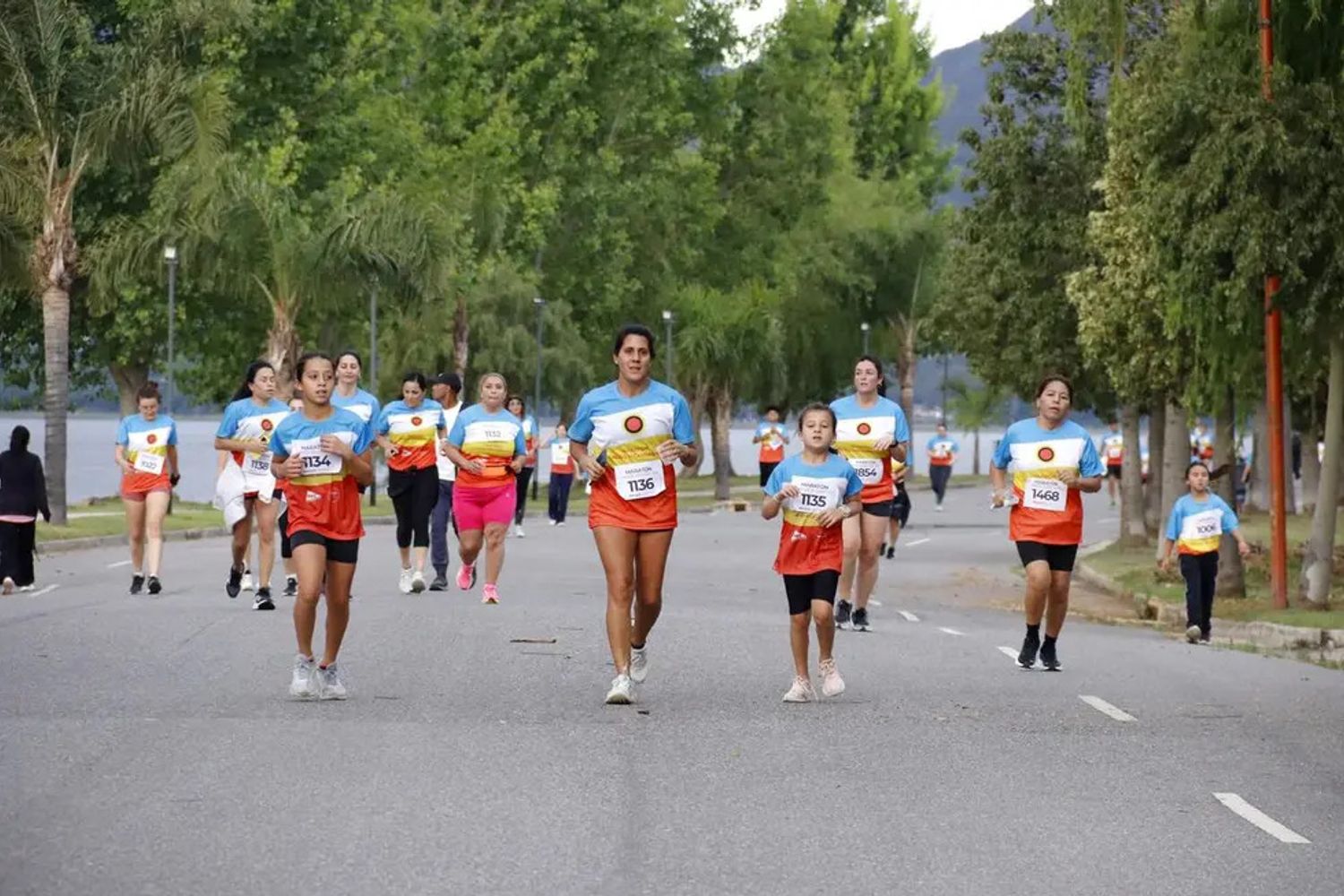 El domingo 1º de noviembre, la costa del lago será escenario de la tercera edición de la Maratón “Carlos Nicandro Paz”, una propuesta que combina deporte, encuentro familiar e identidad carlospacense.