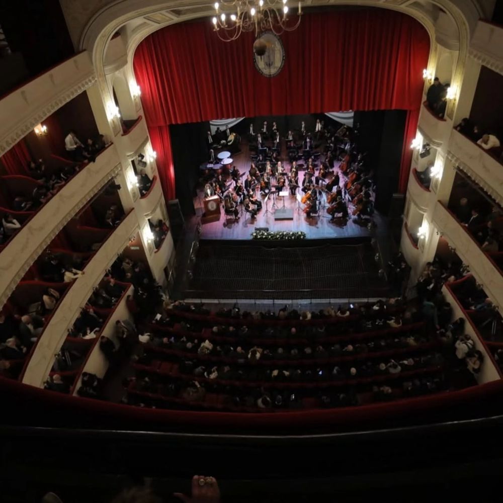 El Teatro Alberdi fue el escenario elegido para la ceremonia de juramento.