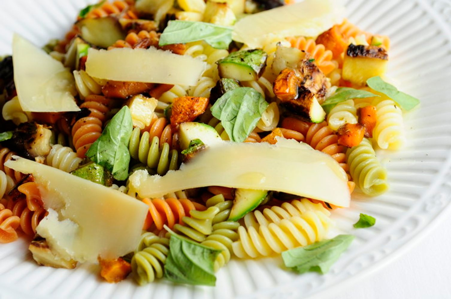 Expertos en nutrición lo confirman: "La cena más sana y perfecta no es la ensalada de toda la vida sino una receta con pollo y pasta"