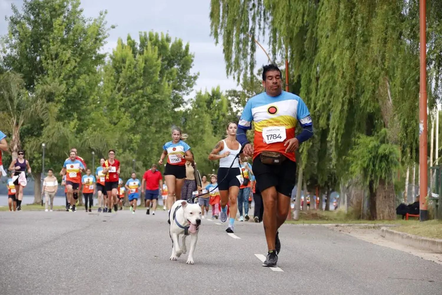 El domingo 1º de noviembre, la costa del lago será escenario de la tercera edición de la Maratón “Carlos Nicandro Paz”, una propuesta que combina deporte, encuentro familiar e identidad carlospacense.