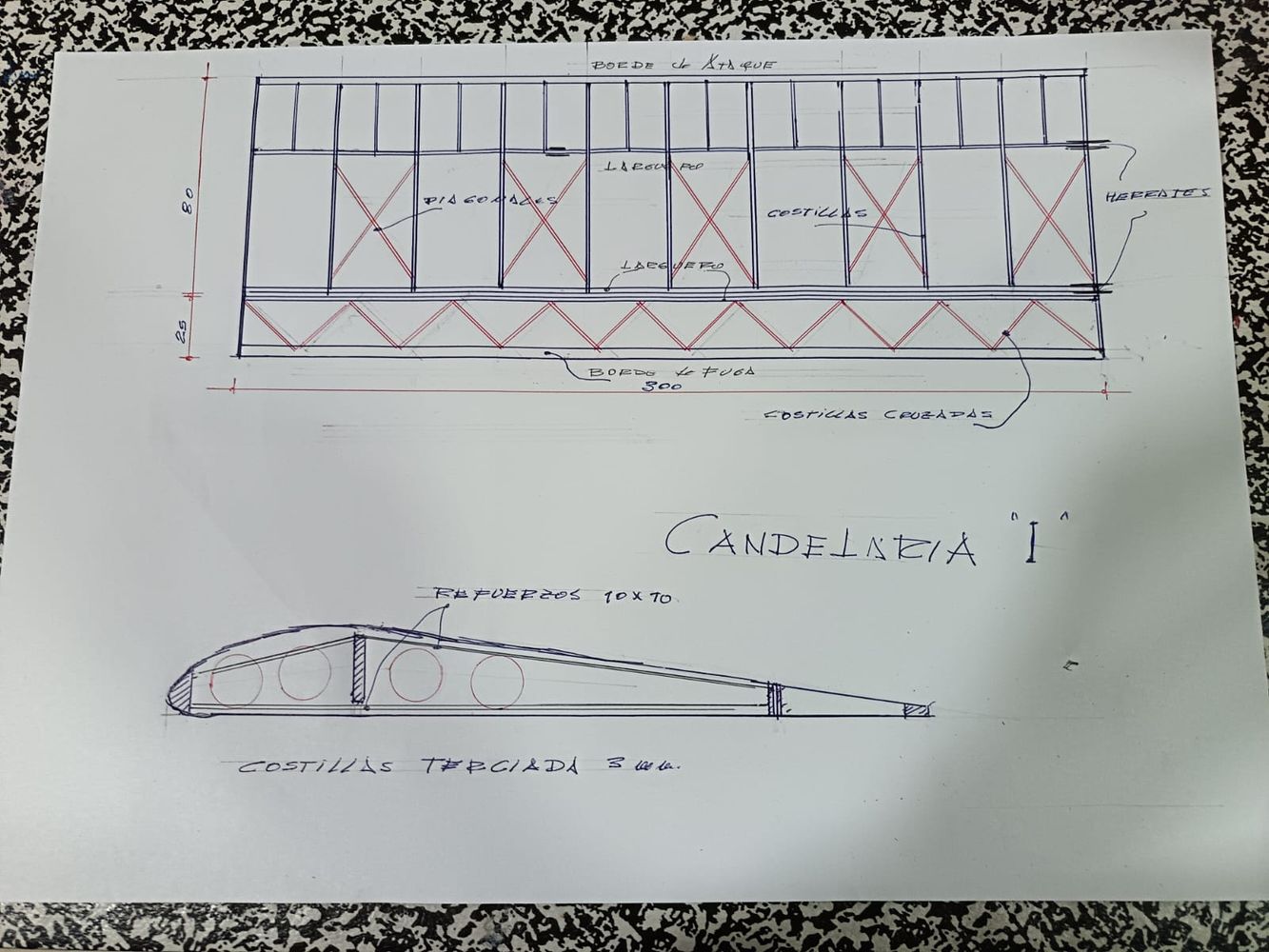Alumnos de “La Base” construyen un avión experimental y buscan el apoyo de la comunidad.