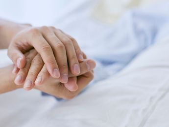 Pasó un mes en coma, podía escuchar lo que ocurría y una decisión de su mamá la marcó para siempre