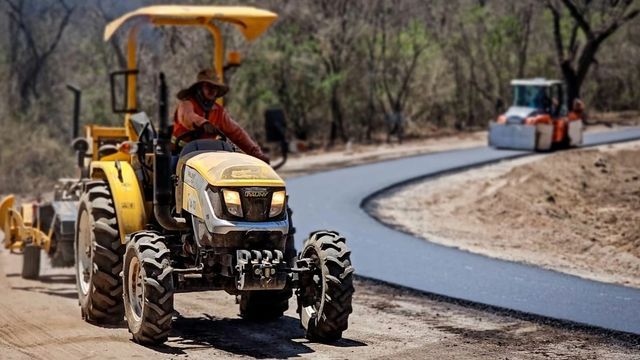 “La política de mejora de rutas provinciales es una política de desarrollo igualitario para todo el territorio”, dijo el presidente del directorio de la DPV, Hugo Ponce. El diputado Matías Paternó (LLA) pide “información con respaldo, precisión técnica, financiera y presupuestaria” sobre los proyectos el Gobierno.