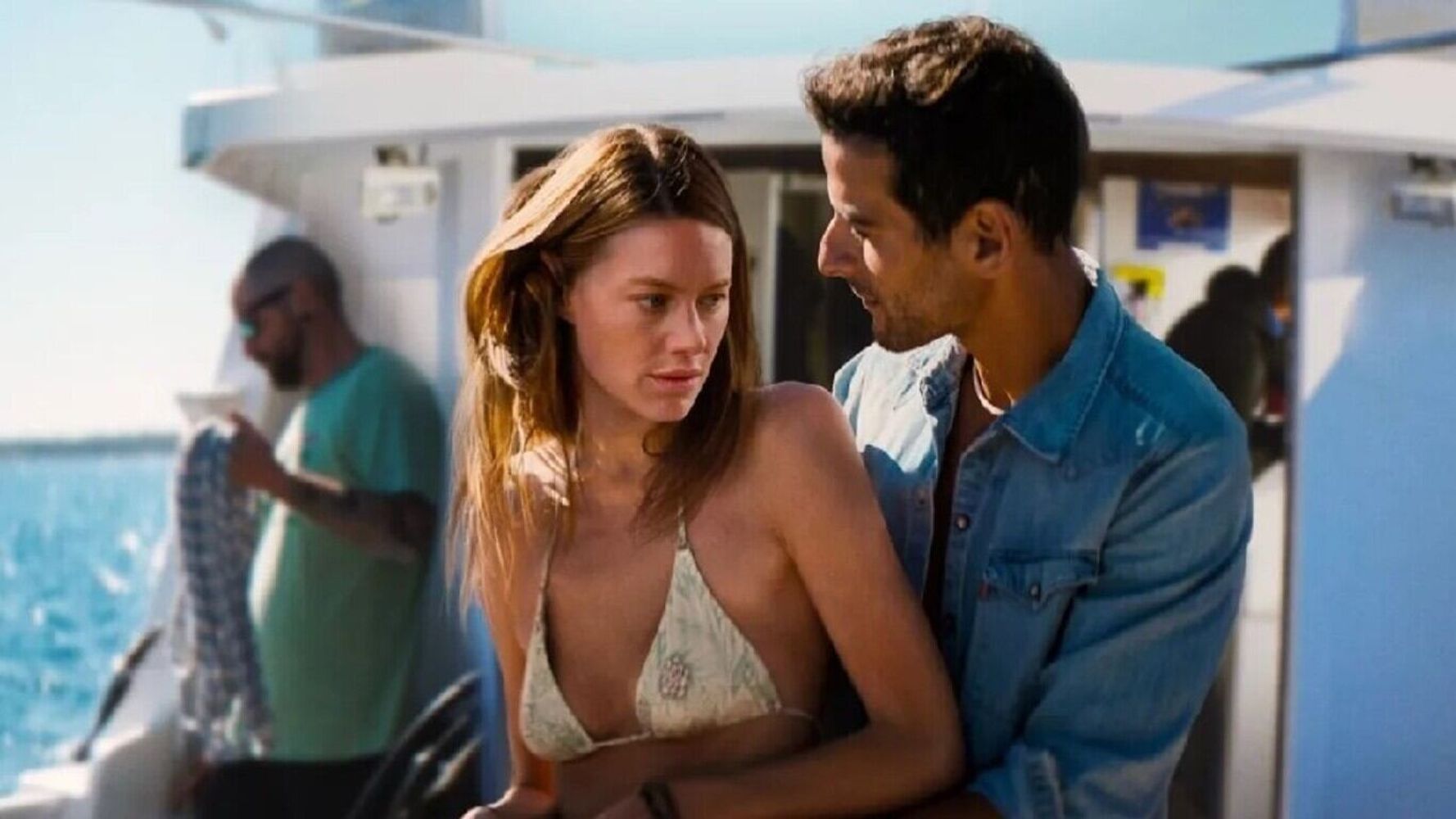 Camille Rowe y Sofiane Zermani protagonizan “Sin aliento”, la película francesa disponible en Netflix.