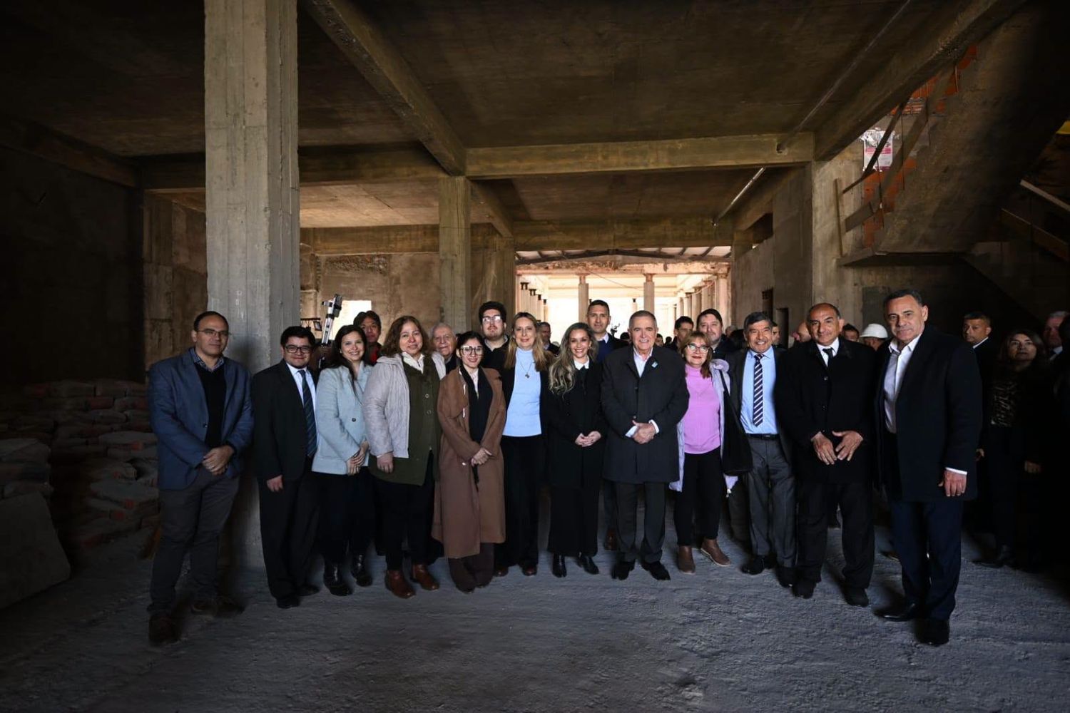 La comitiva incluyó al vicegobernador Miguel Acevedo, ministros del gabinete provincial y legisladores.
