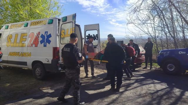 El hombre herido fue asistido en el lugar y trasladado al Hospital Domingo Funes tras la caída.