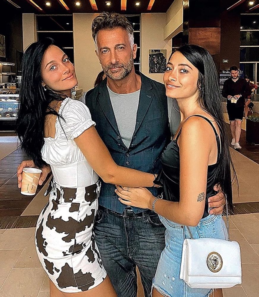 Ova Sabatini y Catherine Fulop con sus hijas Oriana y Tiziana