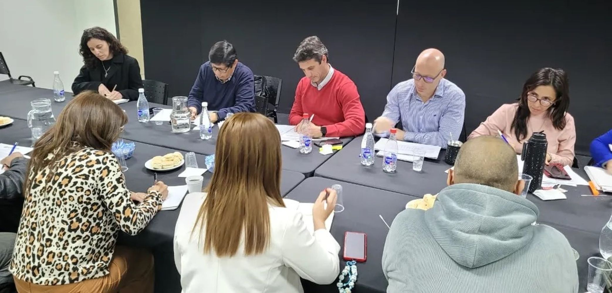 La propuesta consensuada este martes “se suma a los incrementos otorgados durante el año y representa una continuidad de la política salarial implementada por el Gobierno de Jujuy para acompañar los ingresos de los trabajadores estatales”, dijeron fuentes oficiales.
