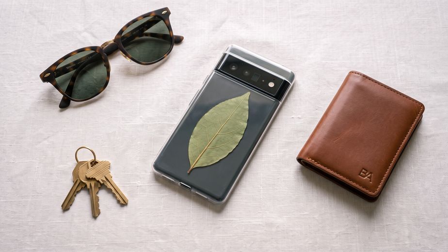Colocar una hoja de laurel en la funda del celular: para qué sirve y por qué lo recomiendan