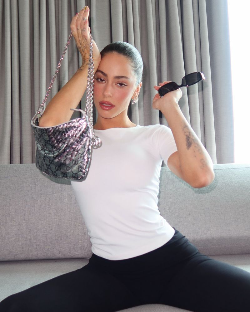 ¿Se borró el tatuaje dedicado a su papá?: el llamativo cambio de imagen de Tini Stoessel en medio de la pelea familiar