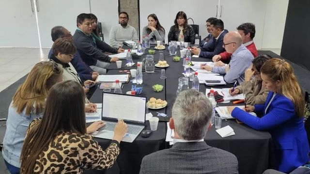 El Poder Ejecutivo provincial presentó una nueva propuesta salarial para los trabajadores de la administración pública, que contempla incrementos para septiembre, octubre y noviembre y un bono extraordinario en diciembre.