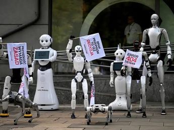 Increíble pero real: un grupo de robots protagonizó una manifestación contra la inteligencia artificial
