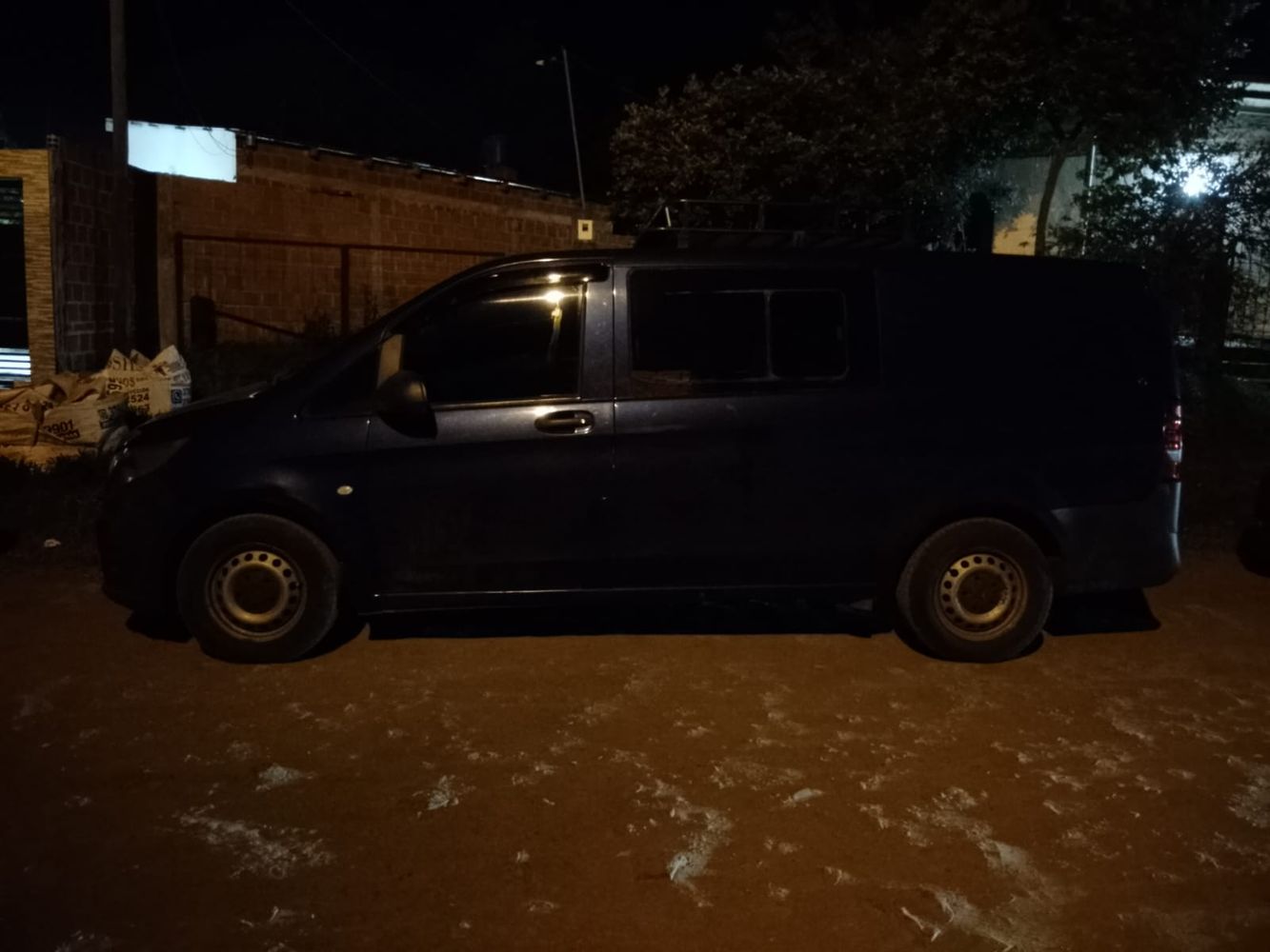 Garupá: buscan a una mujer acusada de perseguir y atropellar a un hombre con una furgoneta.