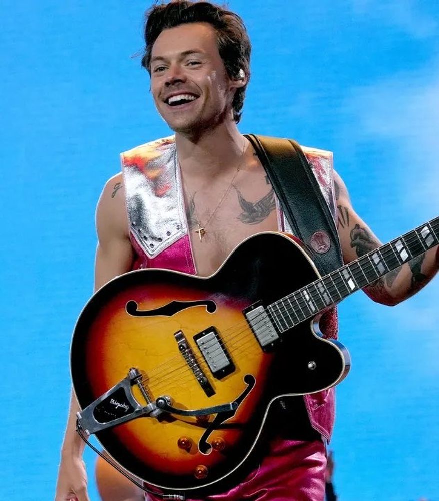 Harry Styles anunció su gira mundial 2027 y eligió a Ca7riel y Paco Amoroso como teloneros