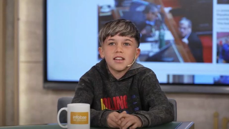 Un niño de 11 años corta el pelo y quiere tener un local.