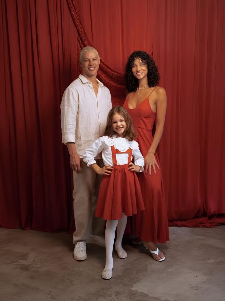Débora Nascimento y José Loreto y la hija que tienen en común.