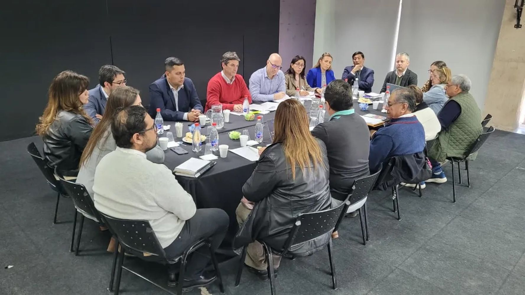 En la ronda de diálogo del martes, el Gobierno de Jujuy aceptó la contrapropuesta del 6% de aumento planteada por los sindicatos y garantizó elevar a un millón de pesos el salario inicial estatal.