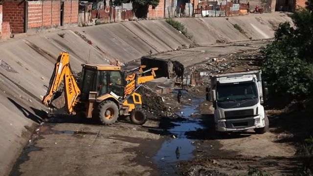 Trabajos de limpieza en Canal Norte.