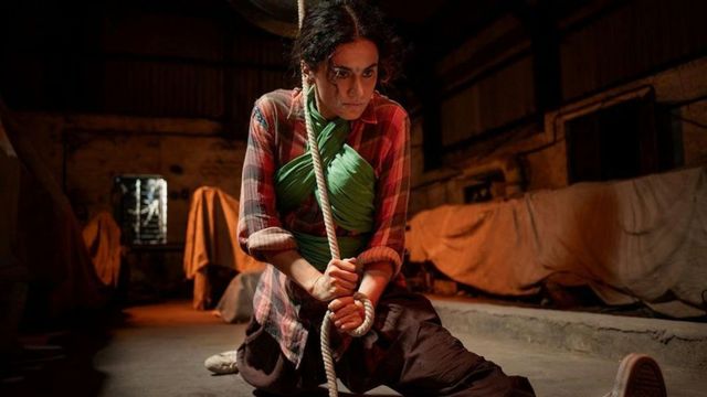 El thriller combina acción, drama y suspenso a lo largo de casi dos horas.