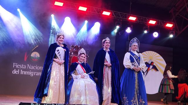 Melina Lovello fue coronada Reina Nacional del Inmigrante en Oberá.