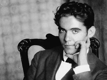 La emotiva reflexión de Federico García Lorca, escritor: "La mujer no ha nacido para que se la comprenda, sino para que se la ame"