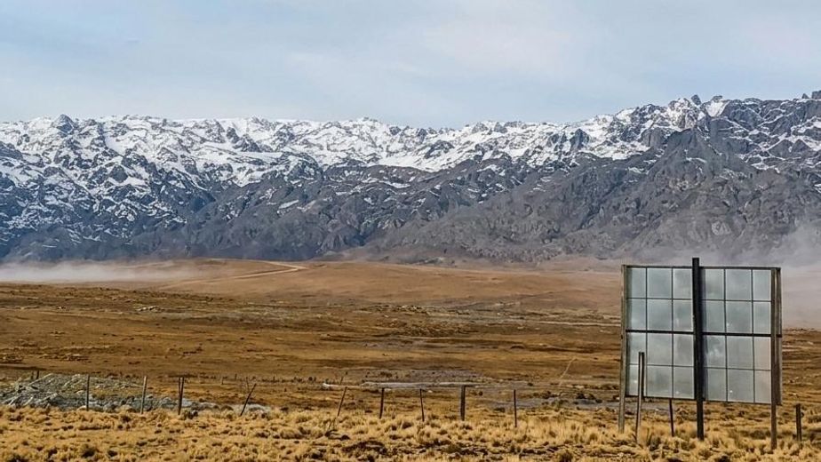 Las Sierras Grandes se vistieron de invierno: impactante postal de Los Gigantes cubiertos de nieve