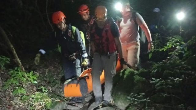 El operativo combinó atención prehospitalaria, descenso en camilla SKED y traslado en ambulancia del 107.