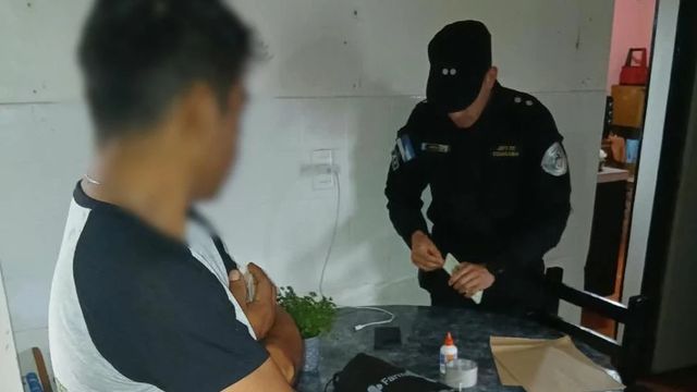 Detuvieron en Oberá a un docente acusado de contactar a adolescentes por redes sociales.