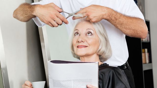 Cuál es el corte ideal según los estilistas para las mujeres de 60 con cabello fino.