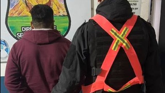 Un control rutinario sobre un colectivo de larga distancia permitió ubicar a un hombre con requerimiento judicial vigente en Mendoza.