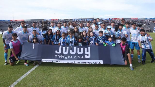 Gimnasia y Esgrima de Jujuy recibe este domingo a Atlético Rafaela en el estadio "23 de Agosto" desde las 16:00. Tiene la posibilidad de alcanzar la cima de la Zona B de la Primera Nacional 2026, tras el empate de Tristán Suárez en su visita a Salta.