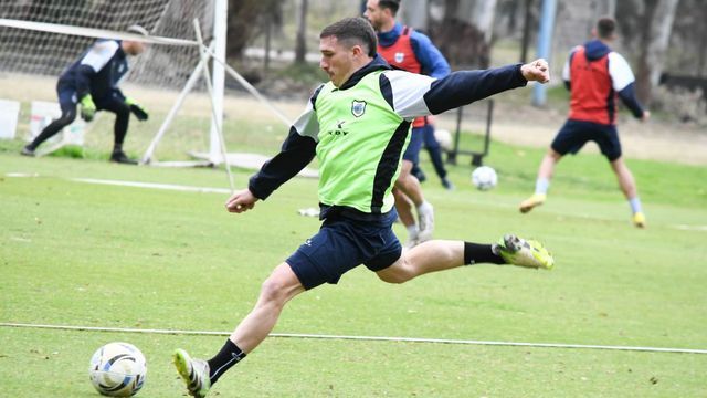 "Tenemos que tener paciencia con la pelota y encontrar los espacios, porque tarde o temprano el equipo contrario muestra alguna falencia", dice Delfor Minervino.