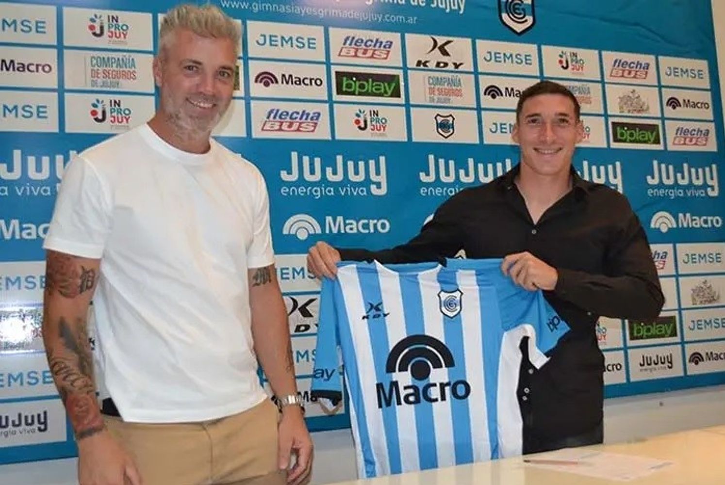 En los primeros días de enero de este año, Delfor Minervino firmaba en las instalaciones del estadio “23 de Agosto” su contrato con Gimnasia de Jujuy, en presencia del manager deportivo Julio Chiarini.