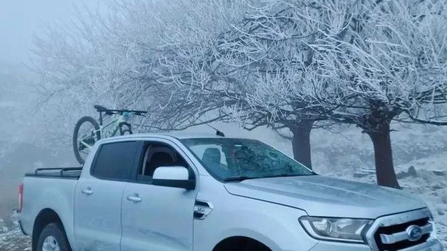 Las intensas nevadas atrajeron muchos visitantes y hubo rutas colapsadas en distinos puntos turísticos de Córdoba.