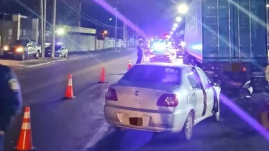 Tragedia en Córdoba: murió un automovilista tras un violento choque durante la madrugada
