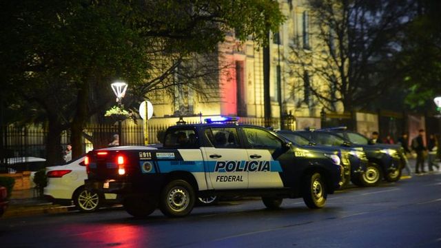 Los efectivos de la Policía Federal de Córdoba seguirán detenidos, acusados de robo.