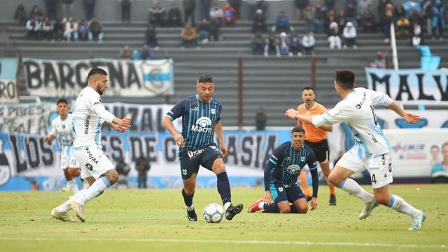 El "Lobo" jujeño derrotó de local a Rafaela por 2 a 1. En el curso del partido, Nicolás Dematei recibió la segunda amarilla en el tramo final y dejó al "Lobo" con diez hombres, mientras que Hernán Pellerano también fue expulsado por el árbitro Lucas Cavallero en medio de incidentes que agitaron el cierre de un cotejo que Gimnasia terminó ganando con mucho sufrimiento.