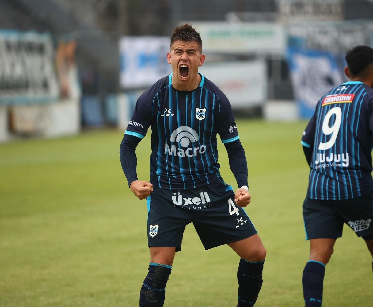 A los 38' del primer tiempo Franco Camargo convirtió en hecho concreto el dibujo de la pizarra de Pellerano: una jugada preparada terminaba en gol y el "Lobo" jujeño comenzaba a gestar su segunda victoria consecutiva tras una racha de escasos puntos.